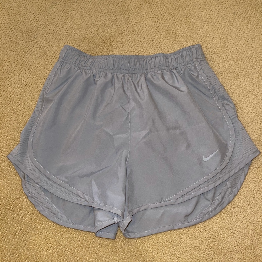 light grey nike shorts
